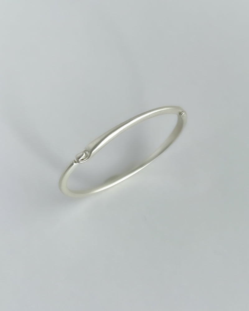 CLASSIC OVAL BANGLE - SHINE