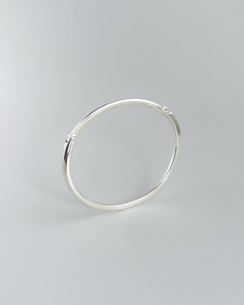 CLASSIC OVAL BANGLE - SHINE