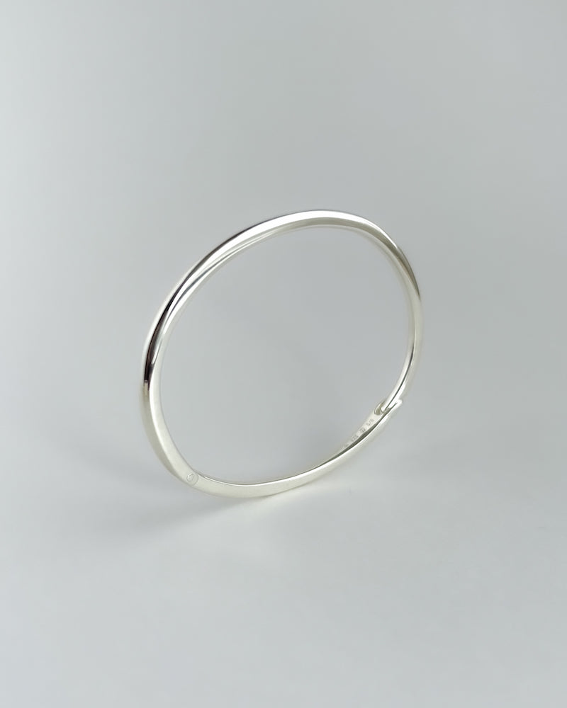 CLASSIC OVAL BANGLE - SHINE