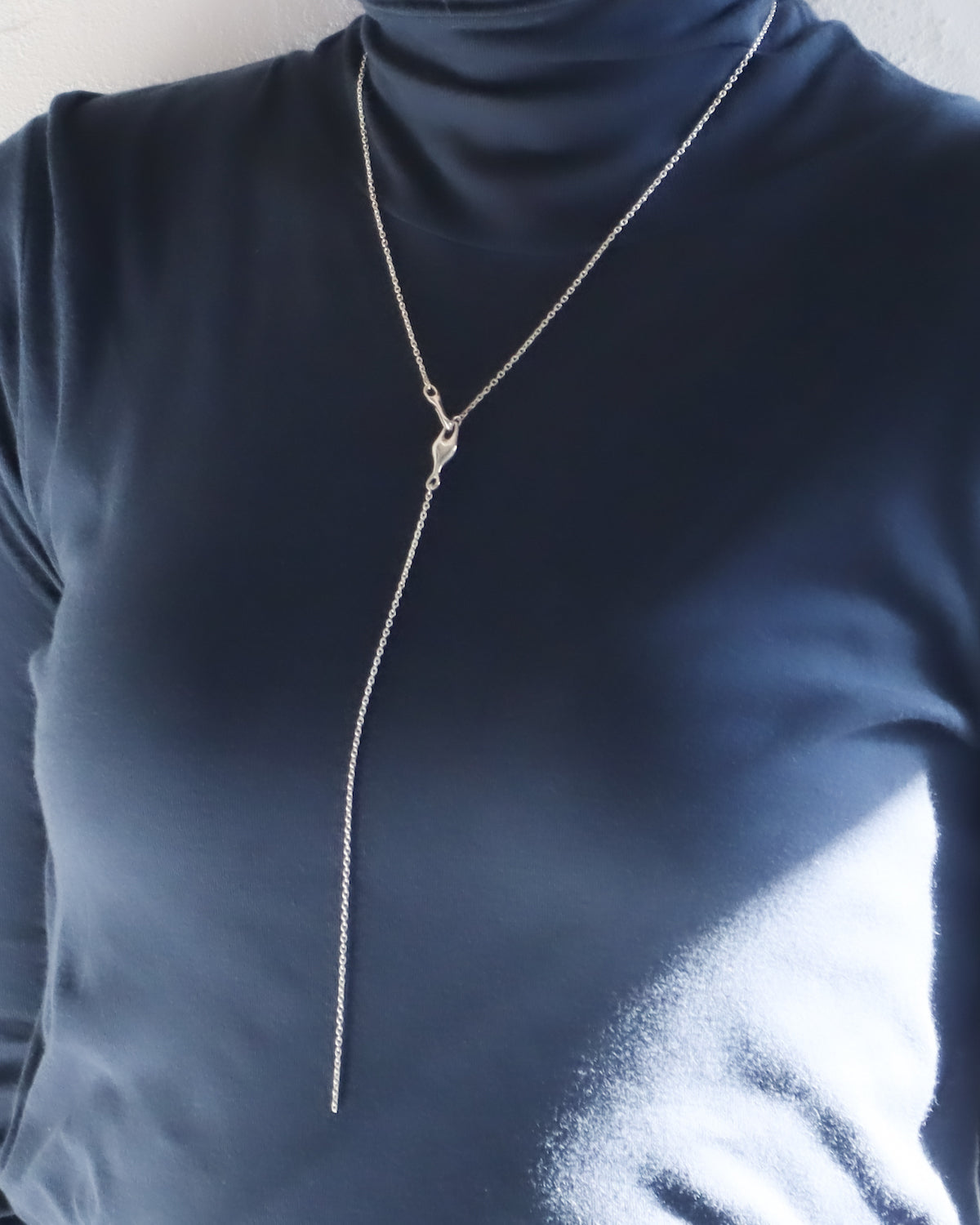 LEAF CLASP LINED NECKLACE