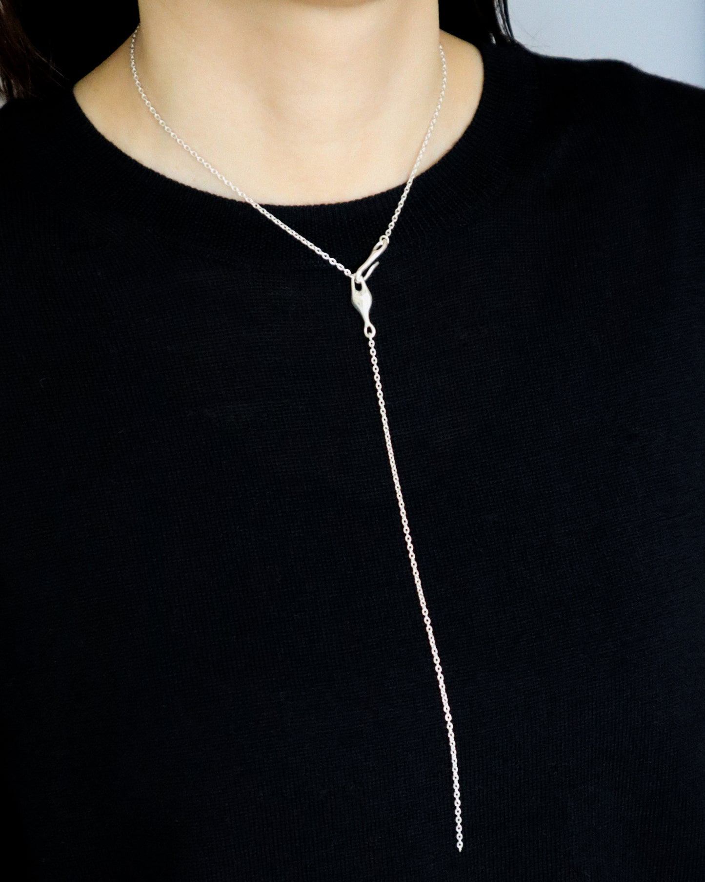 LEAF CLASP LINED NECKLACE