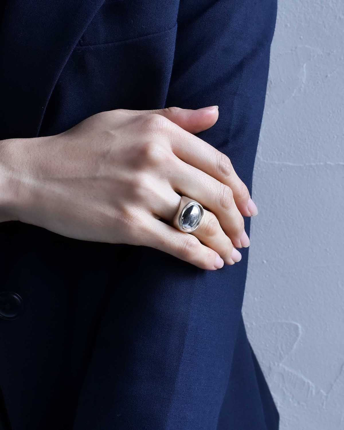 TEXTURED OVAL RING