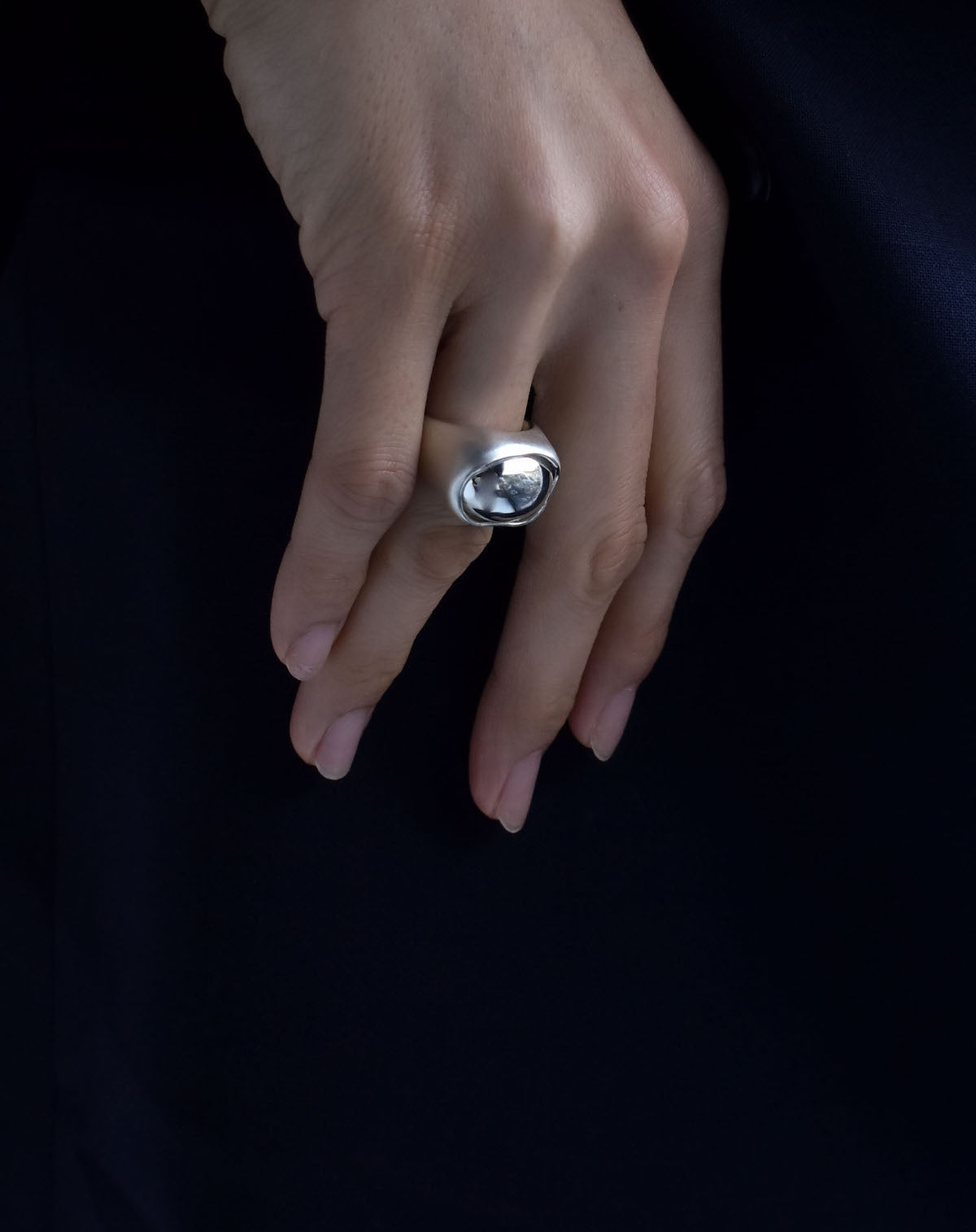 TEXTURED OVAL RING