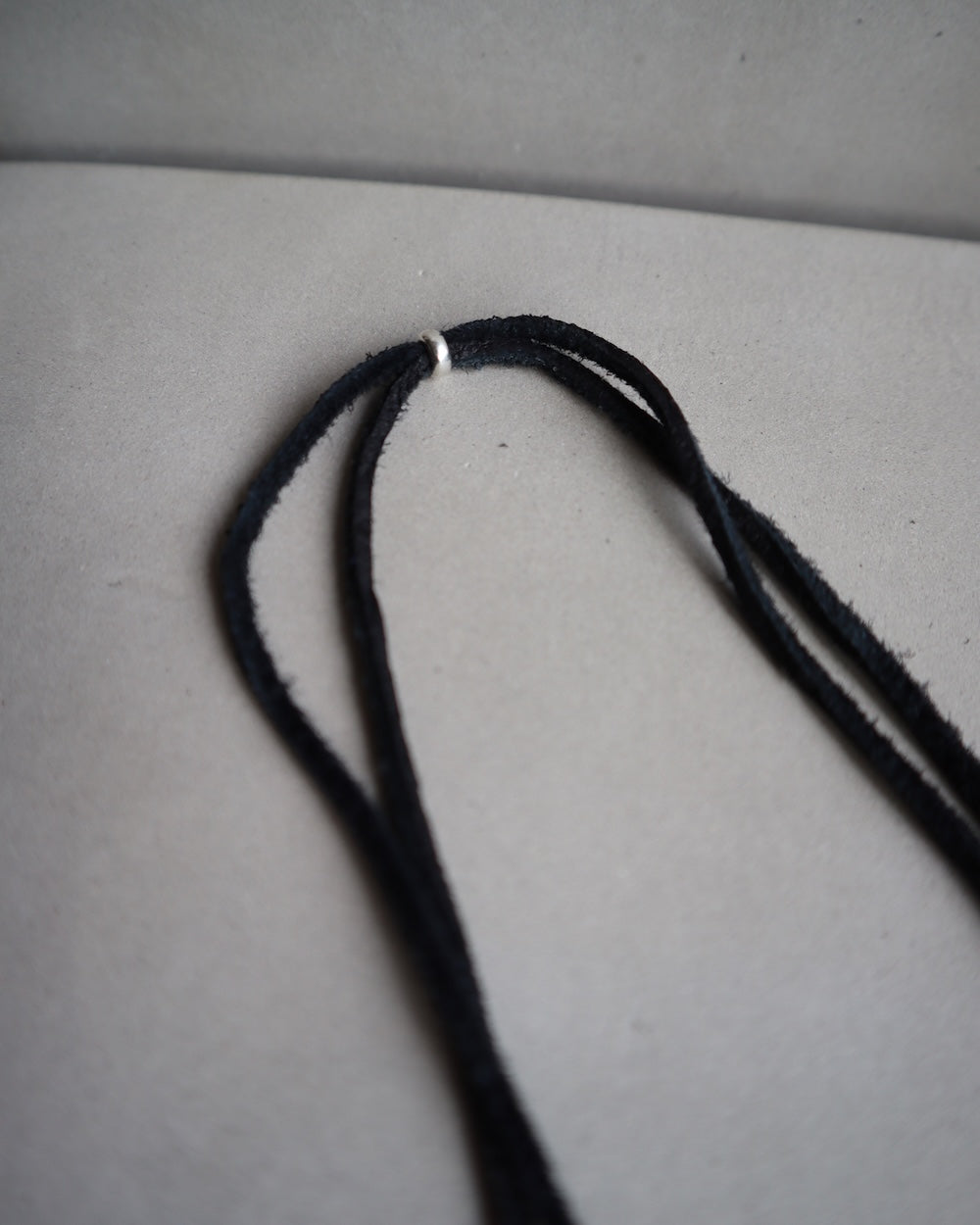 Serenhide choker