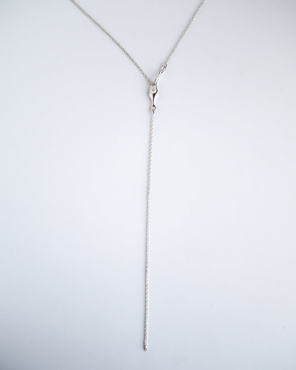 LEAF CLASP LINED NECKLACE