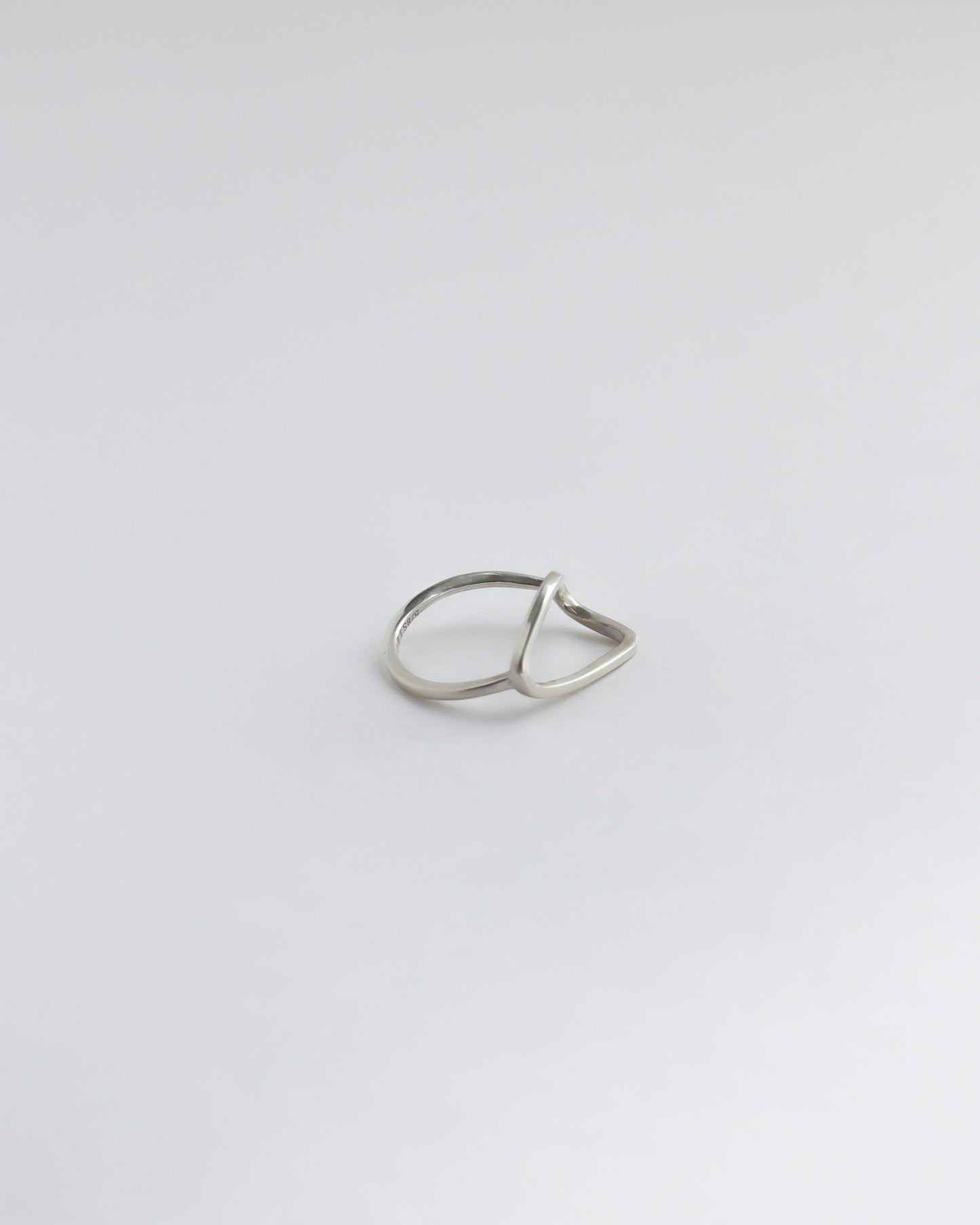 MOBIUS RING