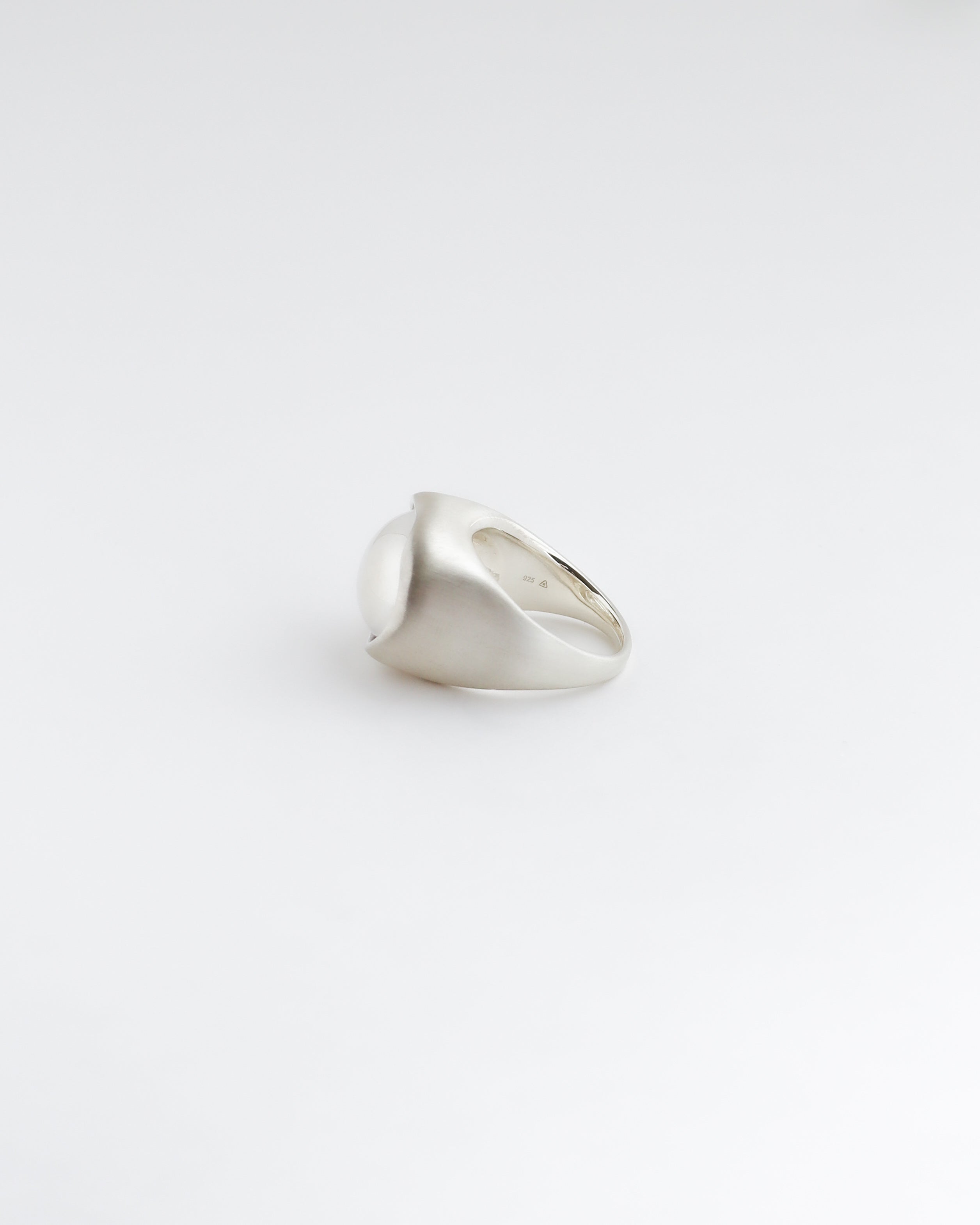 TEXTURED OVAL RING